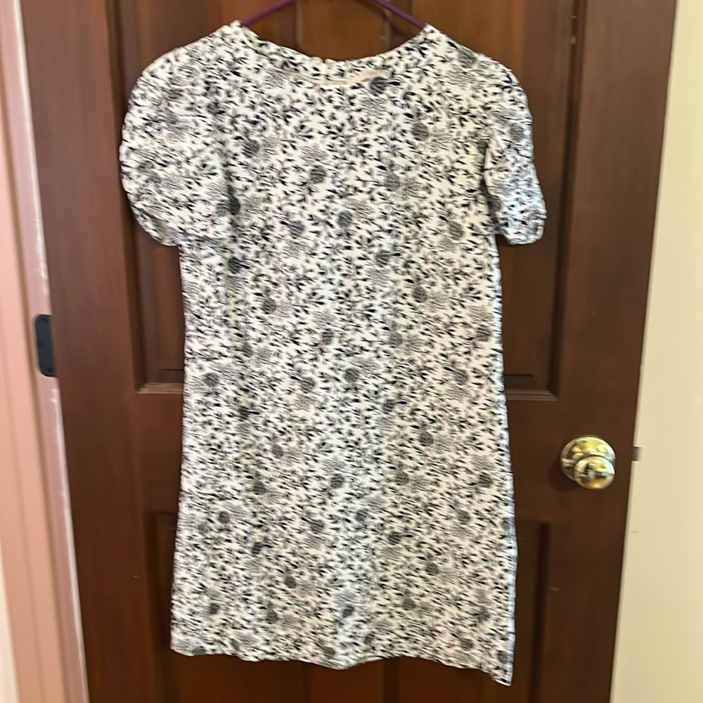 LOFT black and white floral puff sleeve shift dress 0